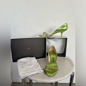Vera Wang chartreuse green metallic 2” heel bejeweled strap Size 40